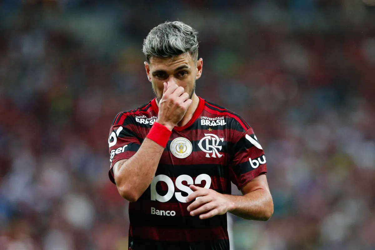 O meia Arrascaeta terá de passar por uma artroscopia no joelho esquerdo