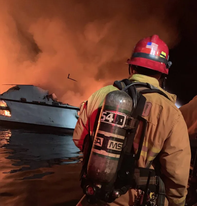 De acordo com o comando, embarcação destruída por incêndio estava em “total conformidade”