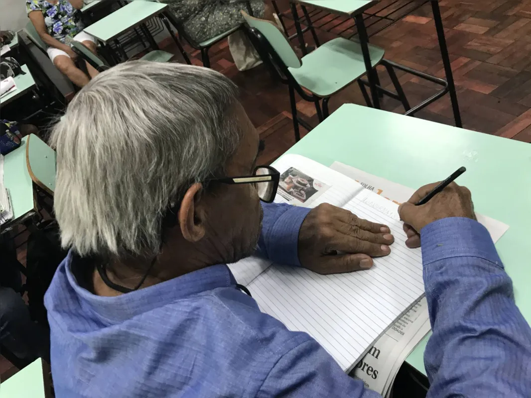 Antonio Fernando Ferreira, 58 anos, está na EJA  do jardim Mister Thomas desde 2004, para ele a escola também é um lugar afetivo