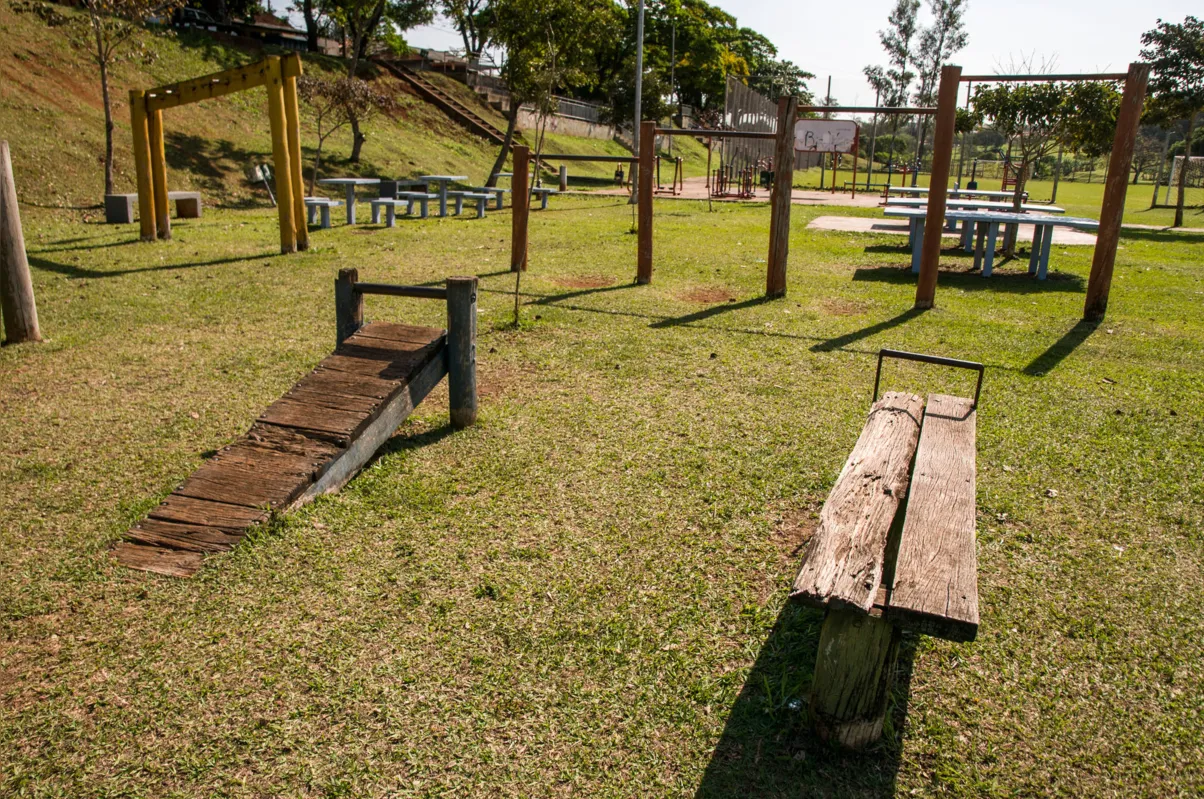 Poucos brinquedos dos parquinhos podem ser utilizados