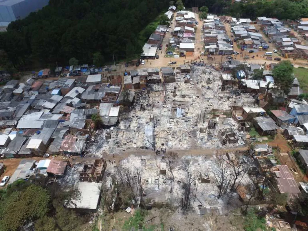 Imagem ilustrativa da imagem Gaeco cumpre mandados na casa de PMs suspeitos de incêndio em Curitiba
