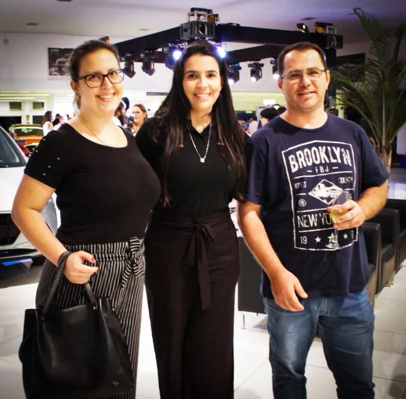 Bárbara Vieira e Henrique Mateus, com Thais Araújo