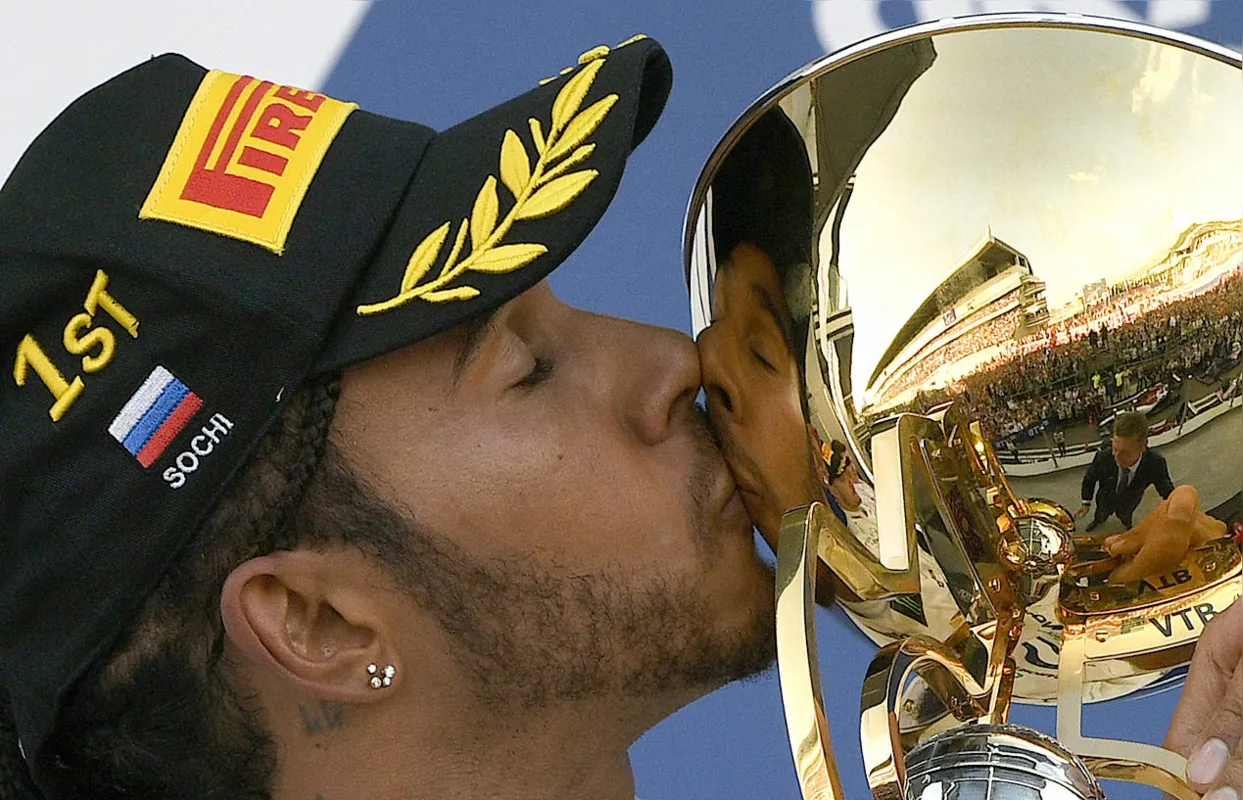 Imagem ilustrativa da imagem Hamilton volta a vencer na F1