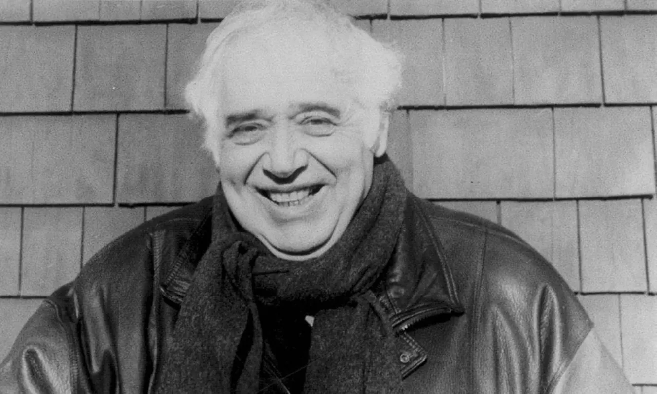 Para Harold Bloom,  a literatura contemporânea não merecia atenção, os clássicos seriam suficientes e perfeitos para os leitores de ontem, de hoje e de amanhã