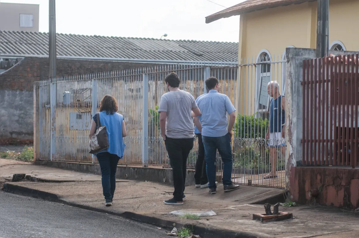 Mil e quarenta e um domicílios, dos mais de 16 mil existentes, serão visitados para responder
questões sobre locomoção