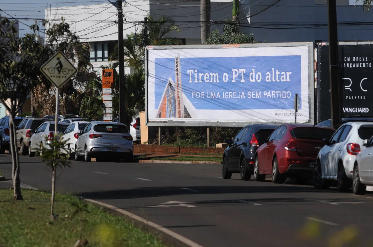 Imagem ilustrativa da imagem Igreja lamenta que sua posição seja confundida com partido político