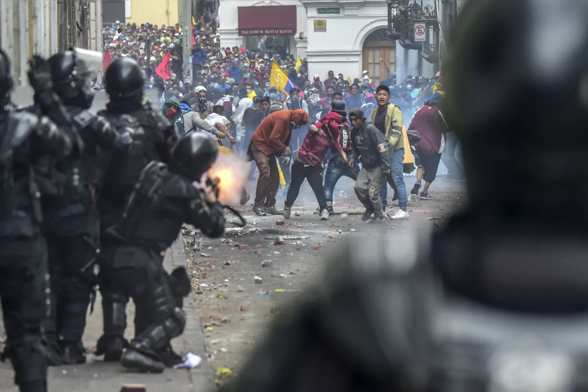 Após uma semana de atos, o saldo das manifestações é de 700 pessoas detidas e duas mortes 