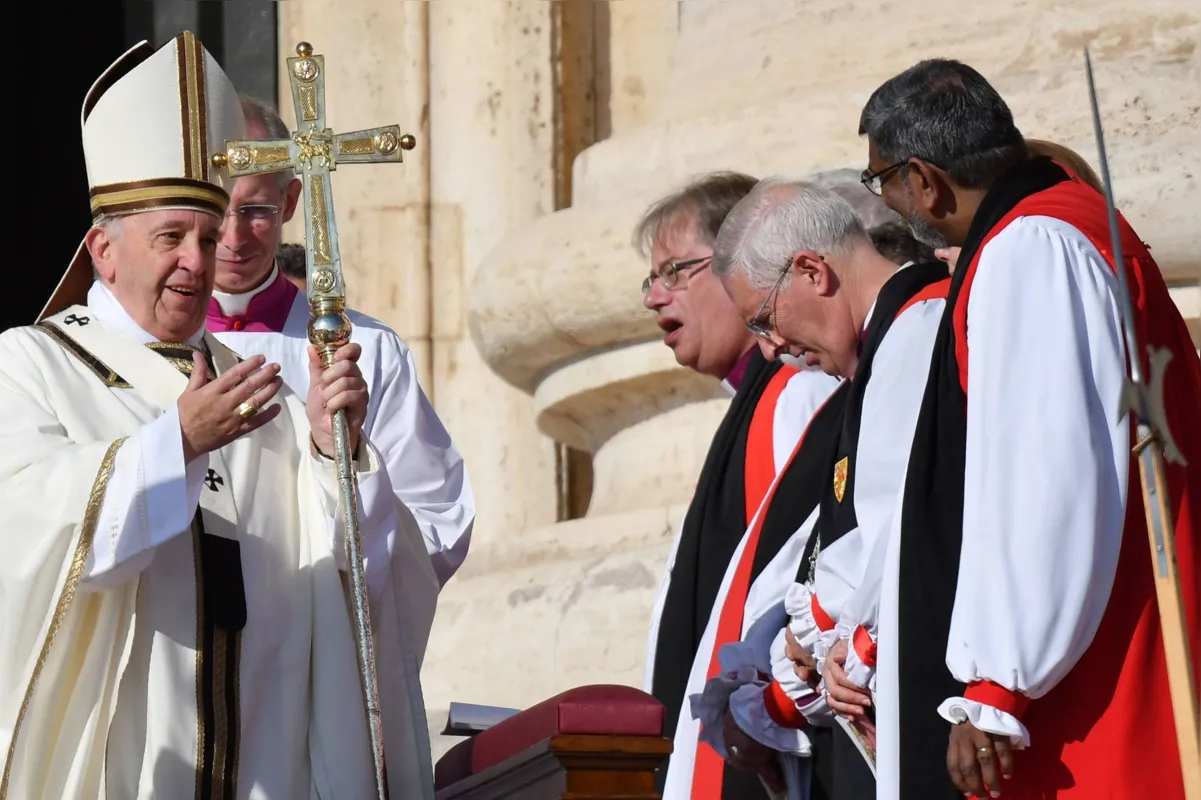 O Papa Francisco chegando à Basílica de São Pedro para a canonização de Irmã Dulce e mais quatro religiosos