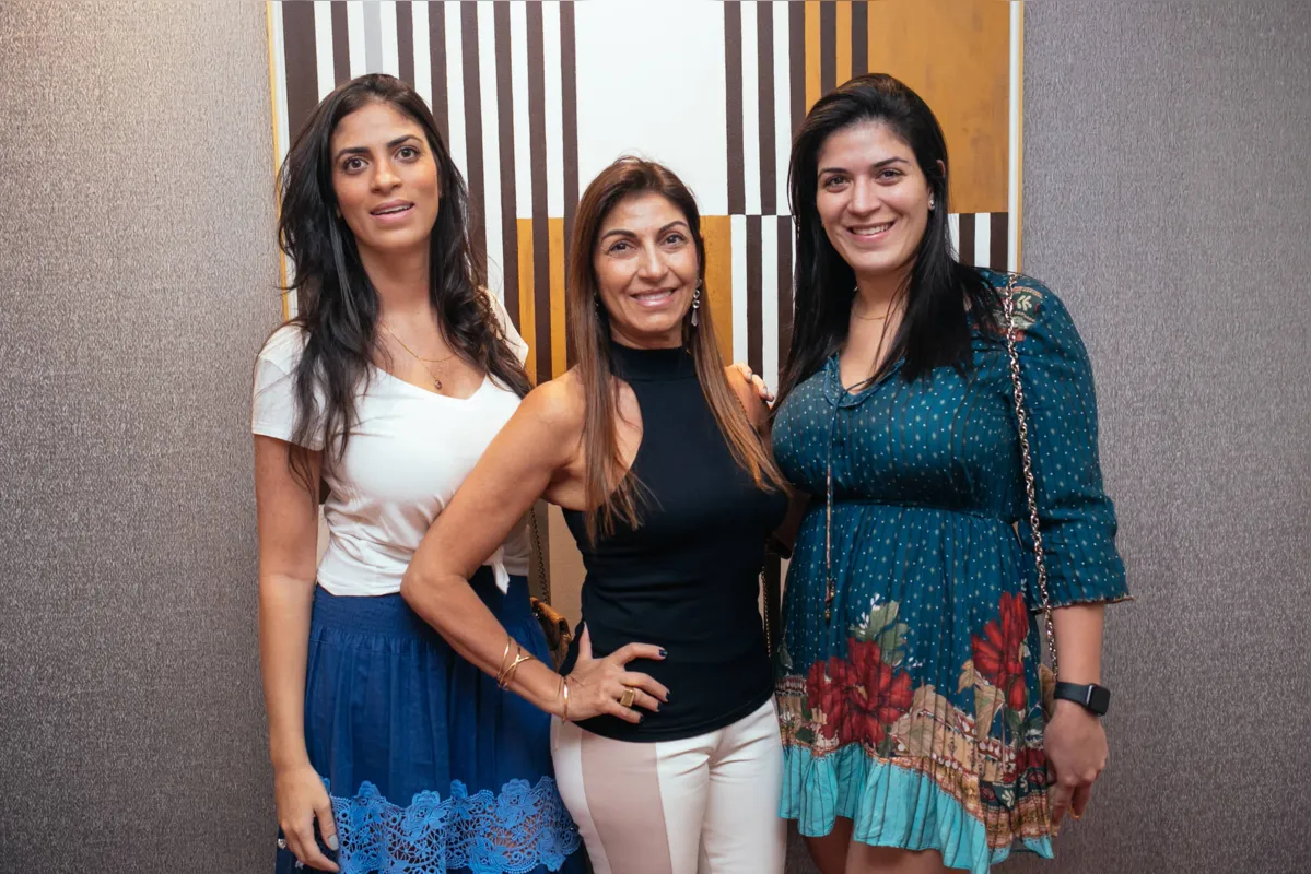 Solange Daher Abu-Jamra entre as filhas, Paula e Bárbara 