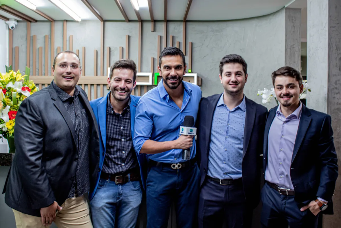 Os anfitriões Marcelo Abuhamad, Guilherme Semensato, Vitor Ferrari e Murilo Ferrari com o apresentador Thiago Nassif: a cobertura é destaque na MultiTV e no YouTube