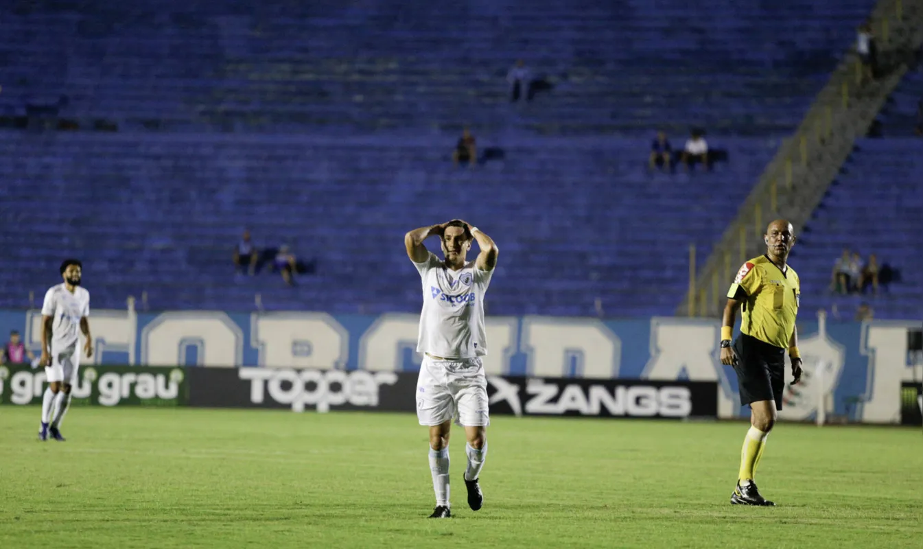 Derrota atrás de derrota: a situação do Londrina só se complica a cada rodada
