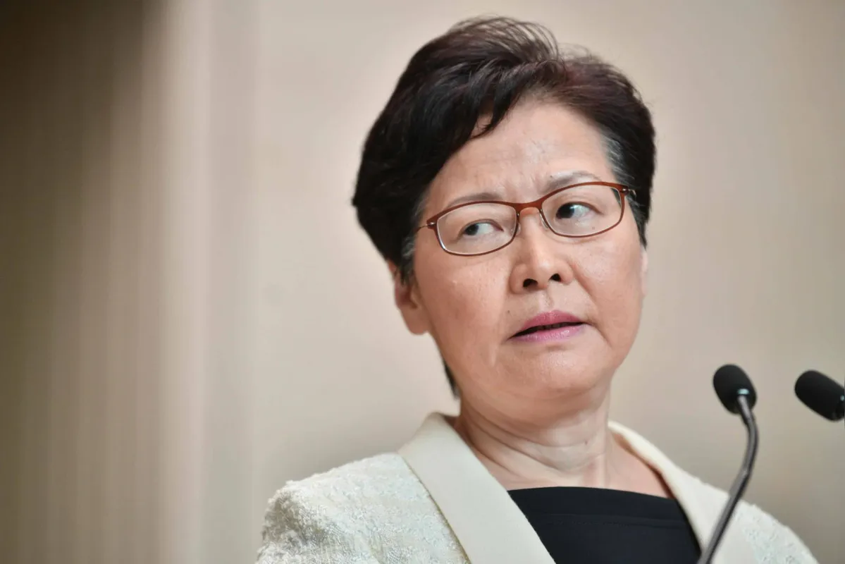 Carrie Lam defende que é necessário “buscar caminhos para resolver o descontentamento na sociedade”