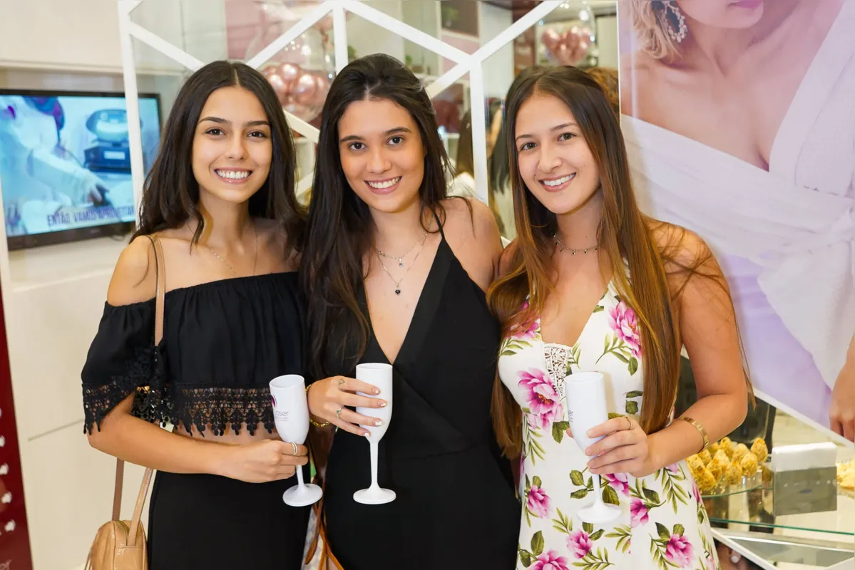 Nicole Jadão, Giovanna Melo e Giovana Batista 