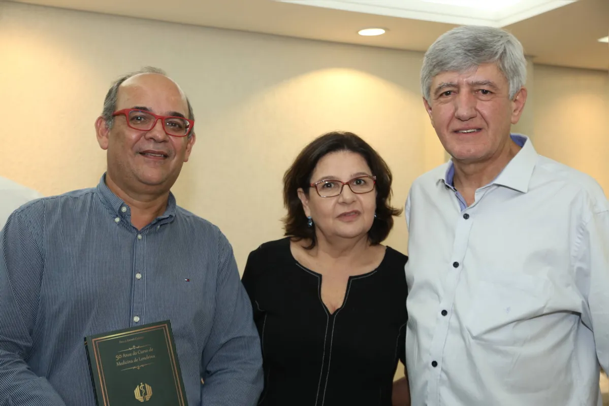  Elias Ribeiro, Ligia Martins e Gilberto Martins, ex-alunos, e ex-deputado e secretário da Saúde 