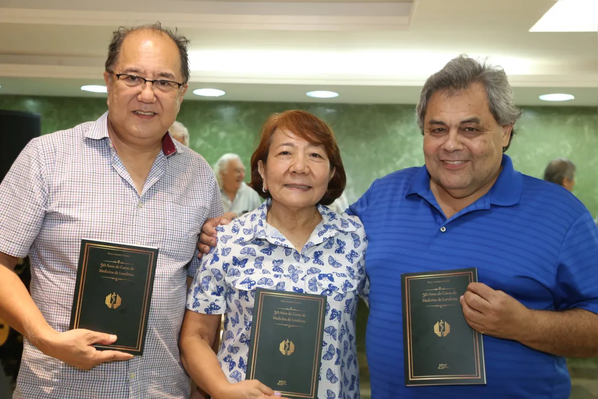  João Soitiro, Terezinha Furuta e Roberto Prado, ex-alunos e médicos 