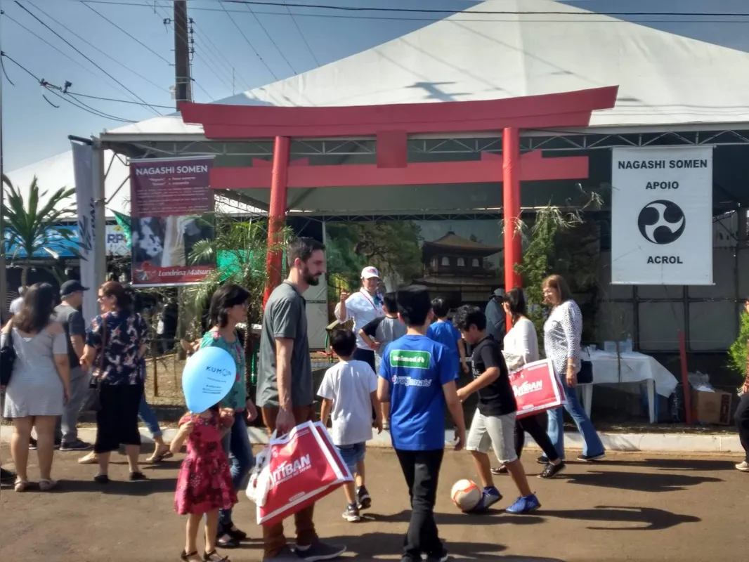 Nagashi Somen foi uma das atrações do Londrina Matsuri.