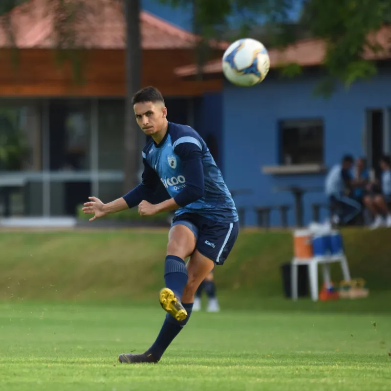Mesmo improvisado, Raí Ramos marcou o gol da vitória do Londrina em Salvador
