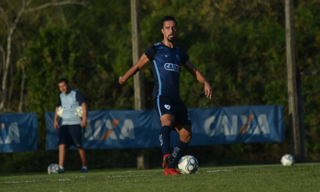 Dirceu estava jogando na Tailândia e assinará contrato até o fim da série B