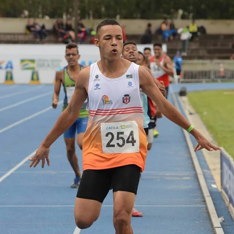 Pedro Tombolim faturou três medalhas no Brasileiro Sub-18 e foi peça fundamental para o título geral londrinense