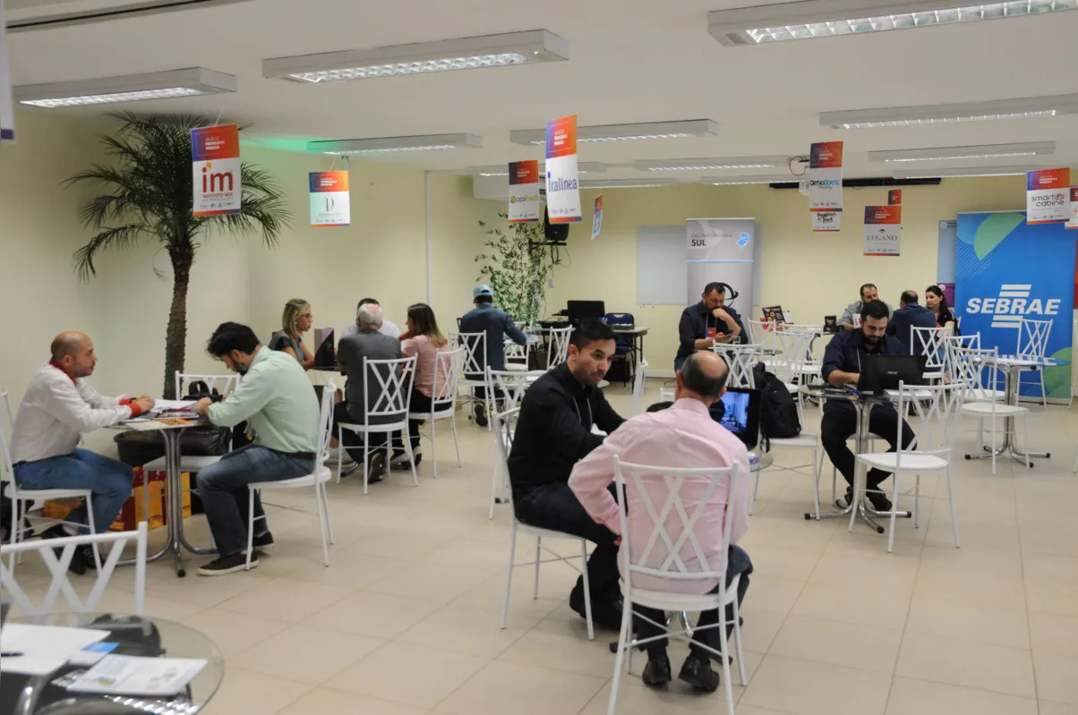 Mais de 100 interessados em adquirir uma franquia visitaram o evento promovido pelo Sebrae/PR