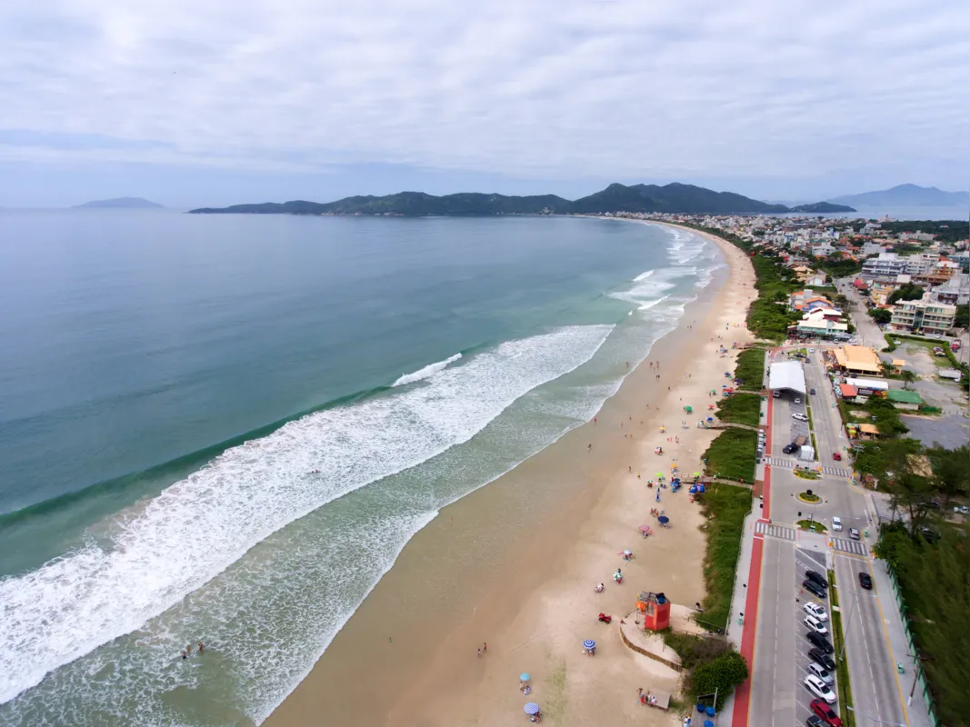 A praia de Mariscal, em Santa Catarina, está entre as que obtiveram a certificação  para a temporada 2019/2020 