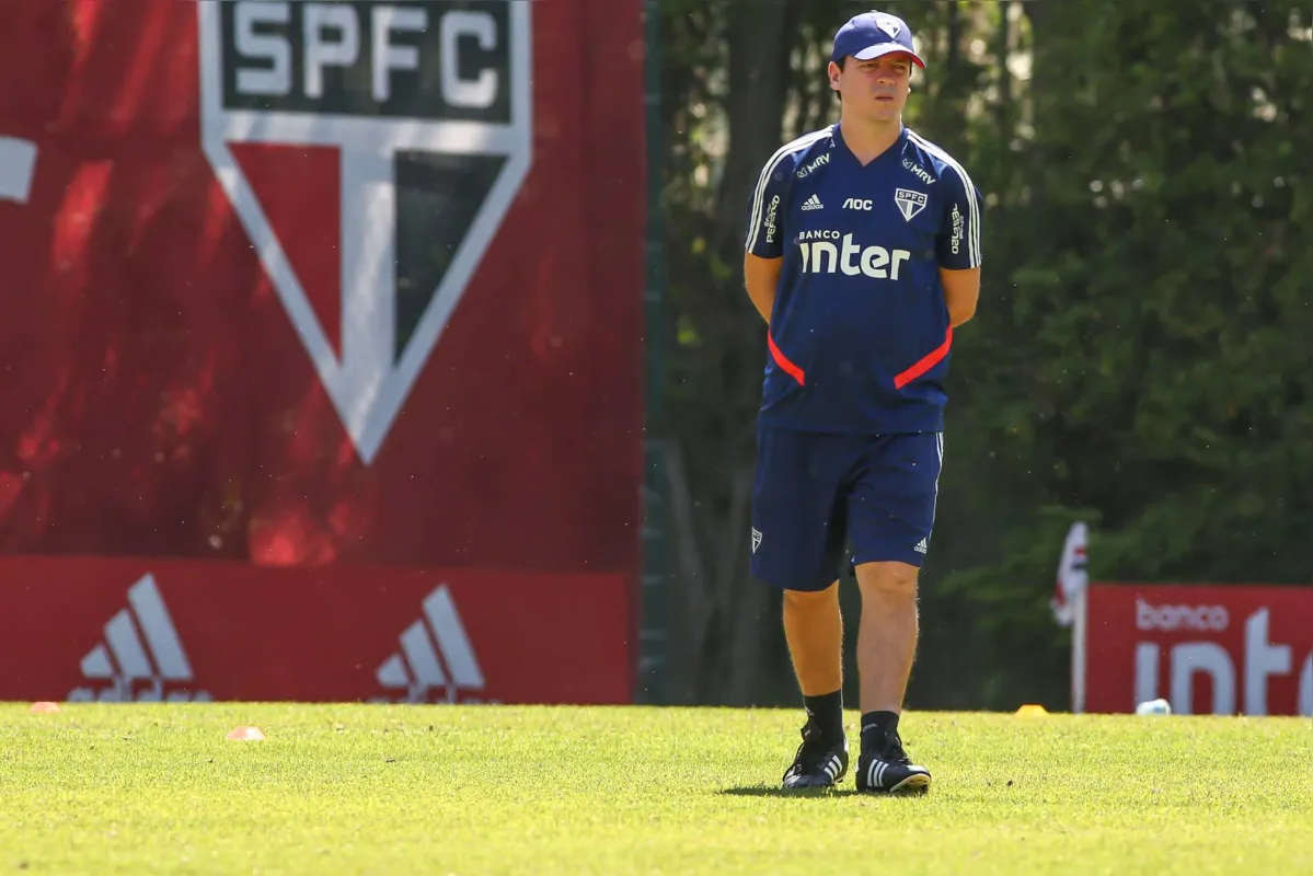 O técnico Fernando Diniz terá que superar vários desfalques para tentar vencer seu primeiro clássico no comando do São Paulo