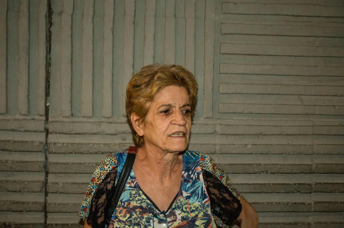 Laucenir Lombardi trabalha há sete anos na região e precisa pegar ônibus todos os dias no Terminal Central 