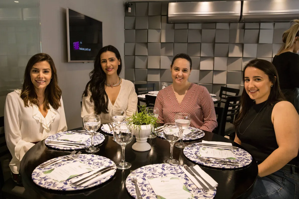Thais Salomão, Tayse Correa, Amanda Trombini e Heloisa Trombini