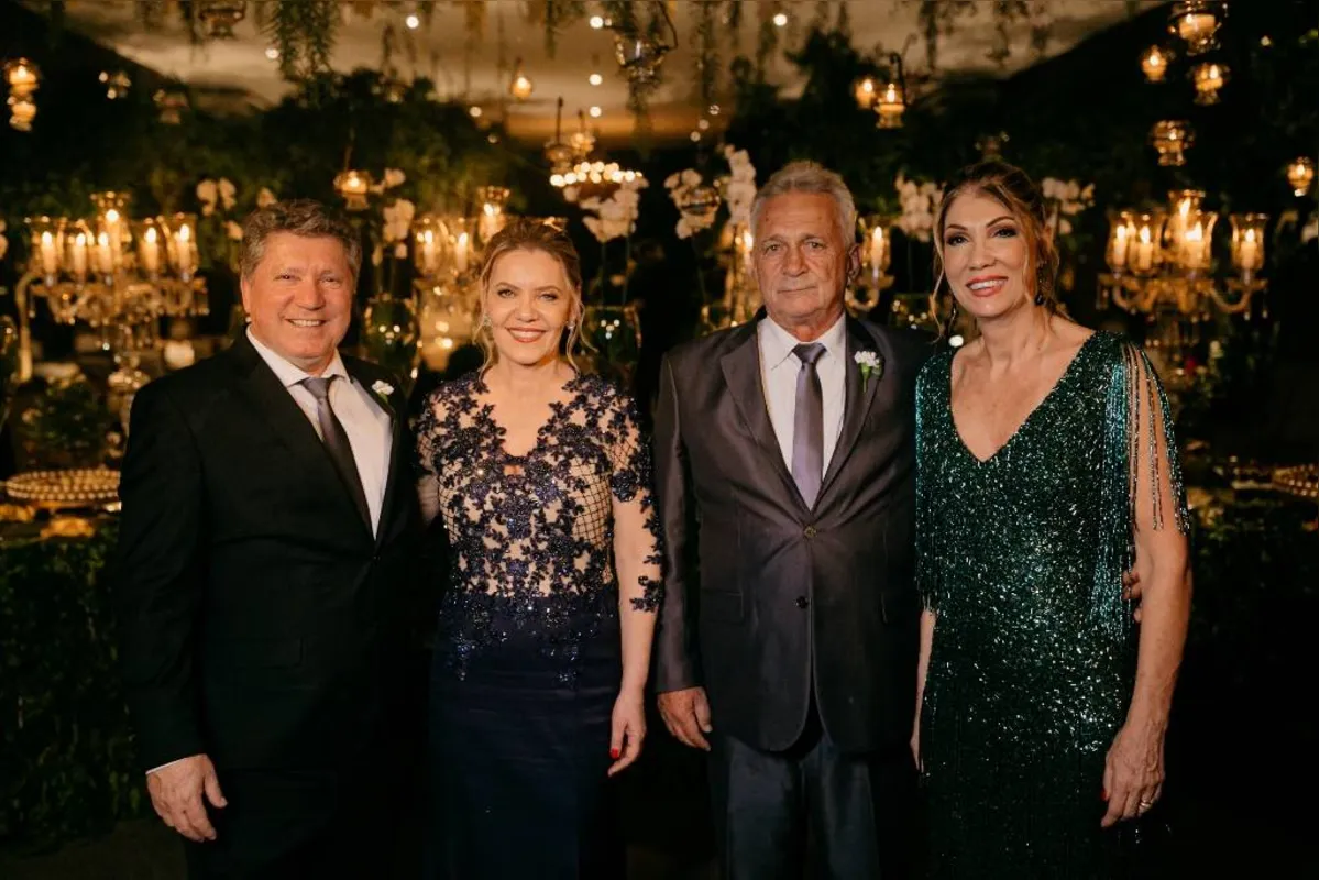 Os pais da noiva  Luiz Carlos Segura e Silvana Regina Lini Segura e os pais do noivo Mauricio Foristieri e Regina Celi dos Santos Serra Foristieri