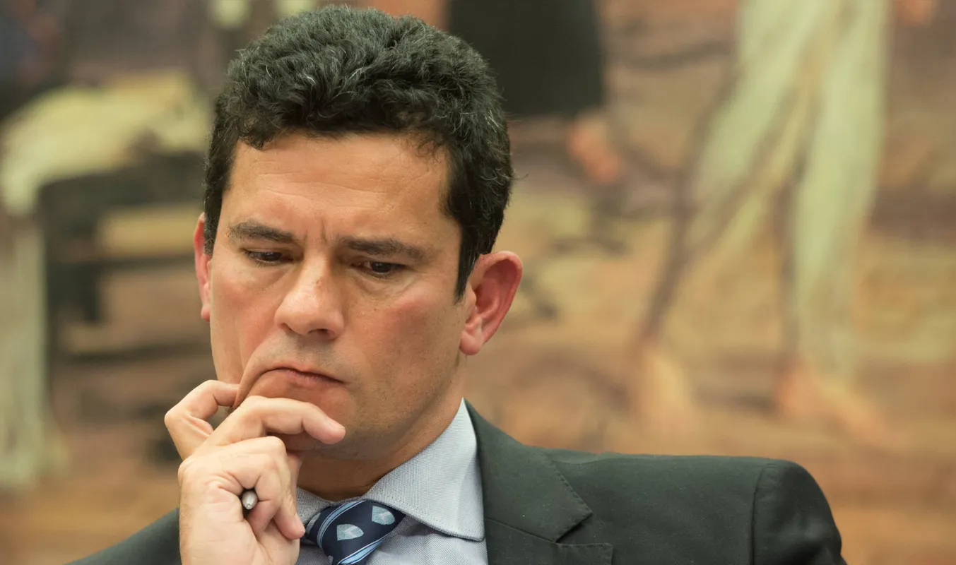 Imagem ilustrativa da imagem Moro recua e muda regra para deportação sumária