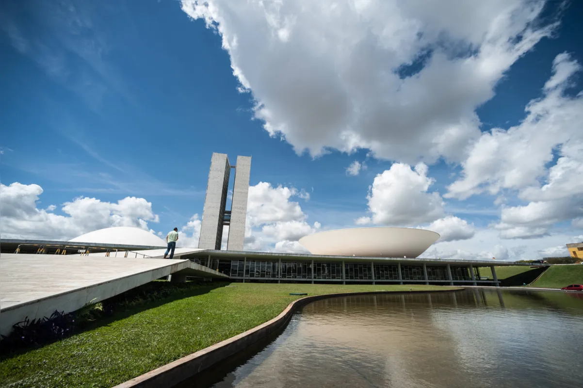 O texto aprovado na Câmara dos Deputados retomou a maior parte das benesses aos partidos e que haviam sido derrubadas pelo Senado