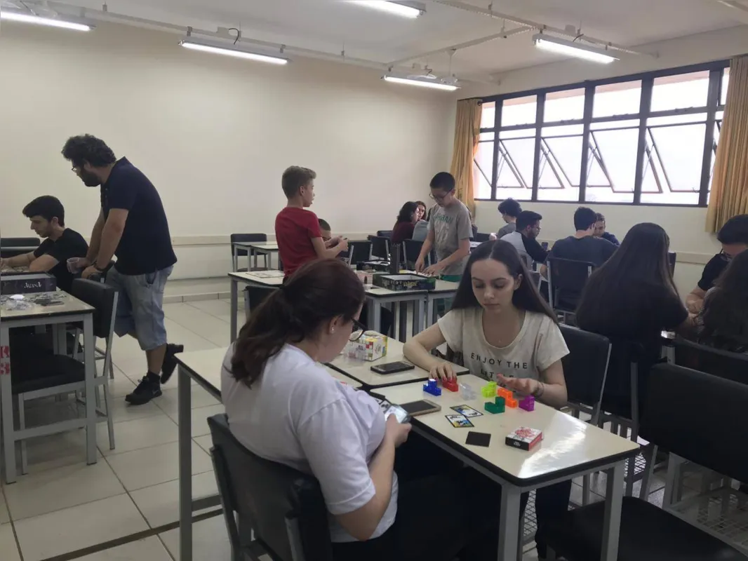 Imagem ilustrativa da imagem Na contramão do digital, jogos analógicos ganham espaço em evento