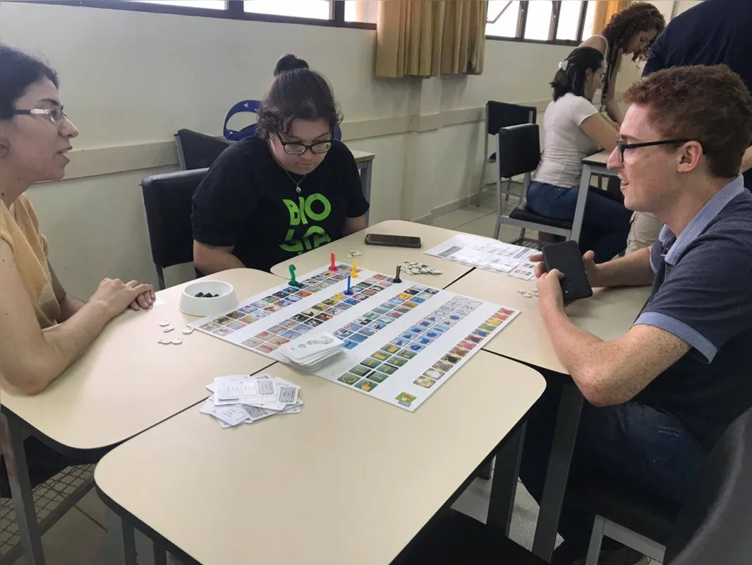 Imagem ilustrativa da imagem Na contramão do digital, jogos analógicos ganham espaço em evento