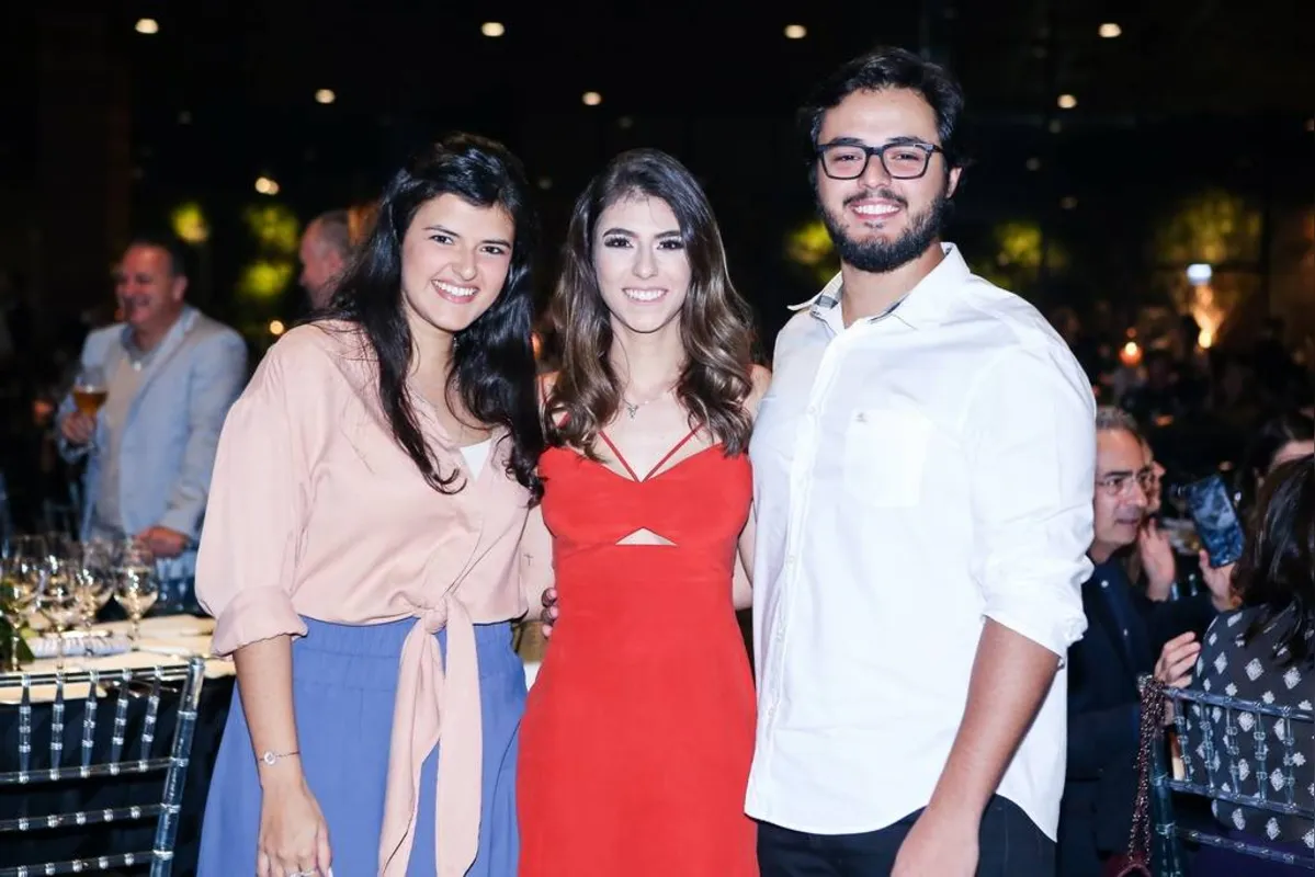 Ana Beatriz, Giovana e Gustavo Montosa 