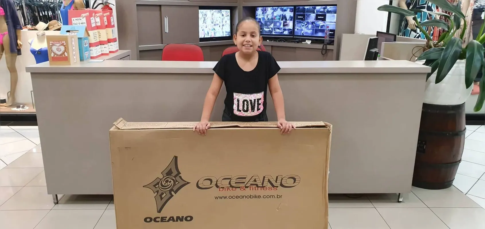 A premiada Ketelen Larissa de Sousa Barroso e sua bicicleta 