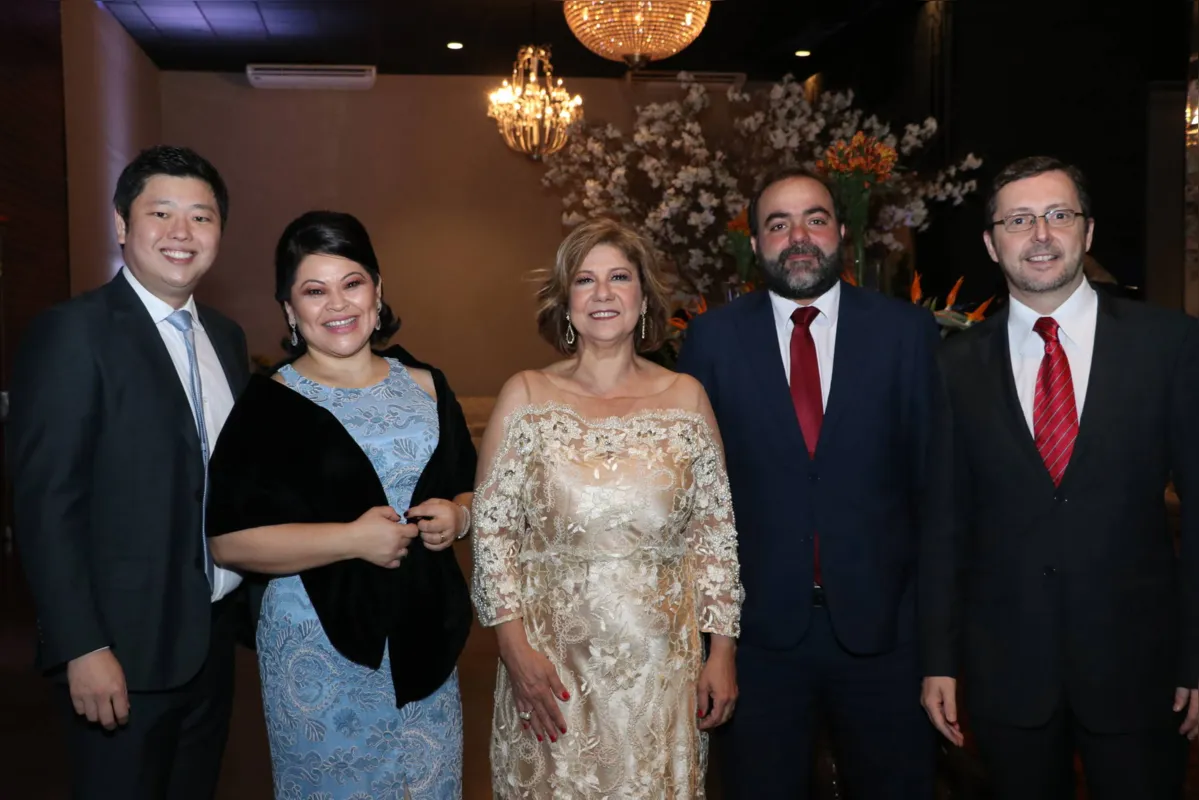 Diretores da OAB Londrina no Baile do Rubi, Fabiano Nakamoto, Edmeire Sugeta, Vânia Queiroz, Manio Xavier e José Carlos Mancini