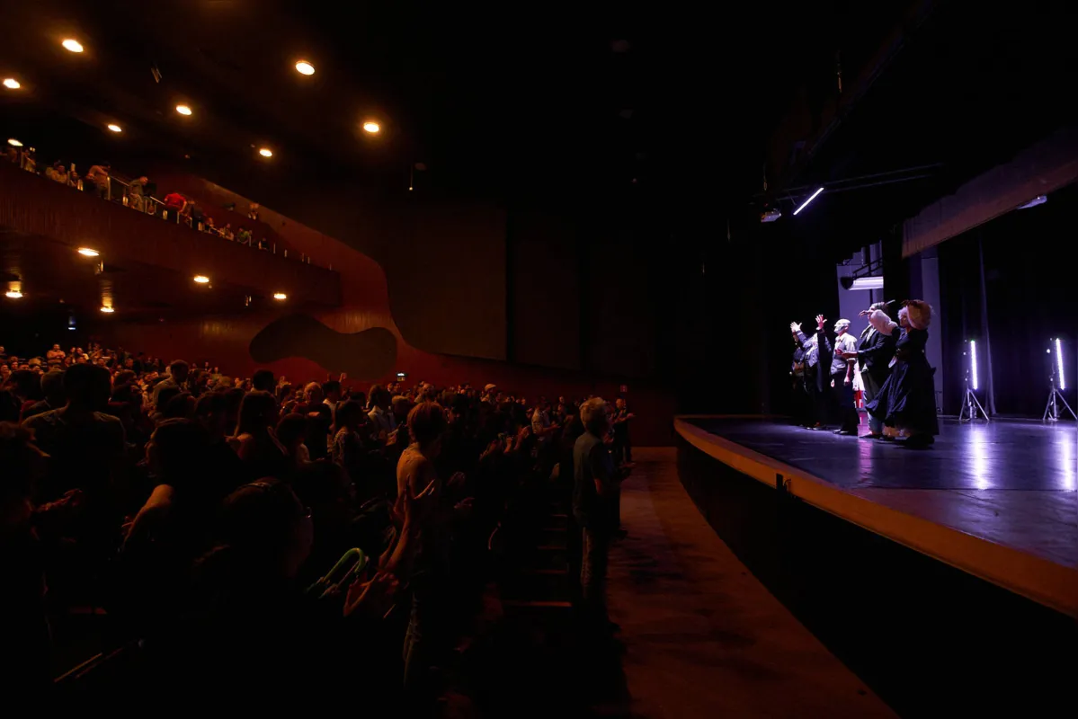 Público do Filo aplaude a companhia Potlach, da Itália, que encerrou o festival no fim de semana