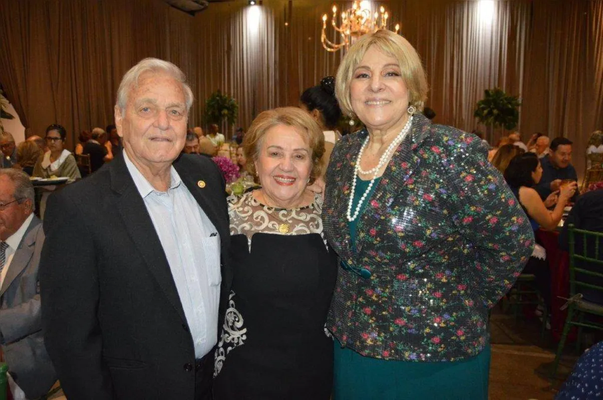 Francisco e Vanderci Aguilera com Ivany Vaquero, que é diretora do Iles  