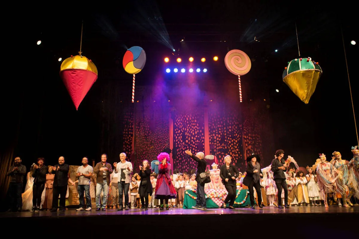 'João e Maria': ópera envolve mais de 30 profissionais entre atores, cantores, bailarinos, músicos e o pessoal técnico