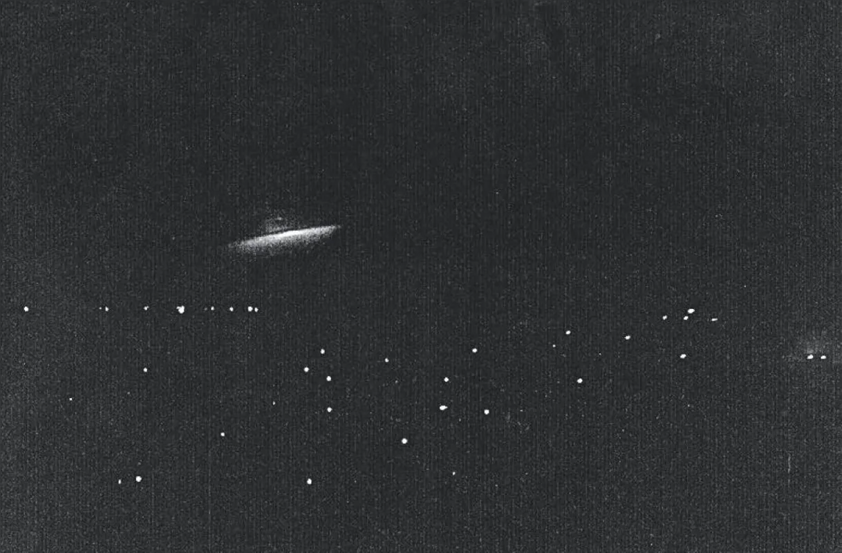 Em 1982, o fotógrafo londrinense Mario Mori registrou um objeto luminoso em forma de disco, sobre o campus da UEL