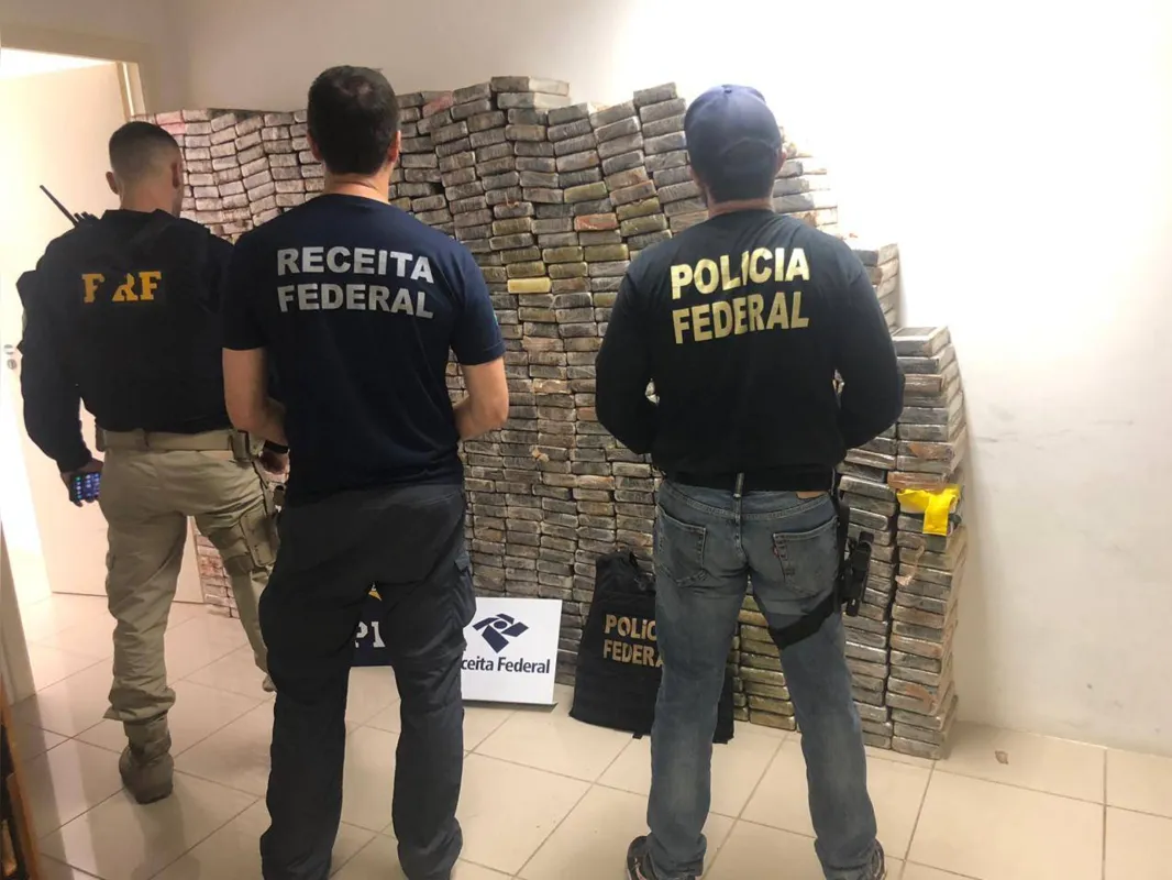 Imagem ilustrativa da imagem PF apreende quase uma tonelada de cocaína na região metropolitana de Curitiba