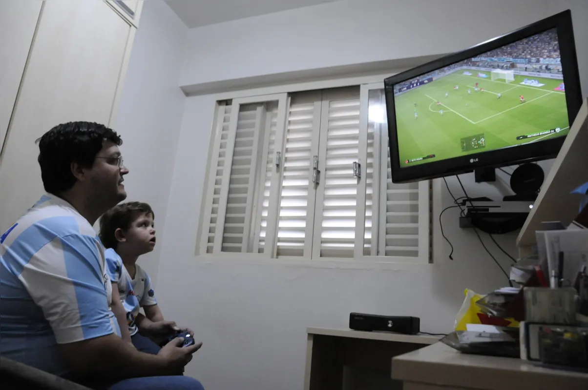 Miguel Belinati Piccirillo é torcedor do Londrina. De vez em quando, leva o filho Bento, de dois anos, ao estádio para ver o Tuba. Neste ano, não pensou duas vezes em optar pelo PES 2020