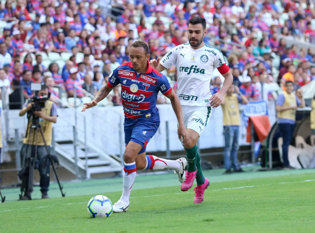 Imagem ilustrativa da imagem Palmeiras bate Fortaleza e mantém perseguição ao líder