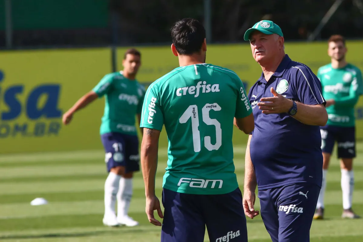 Técnico Luis Felipe Scolari tenta colocar o Palmeiras nos eixos novamente