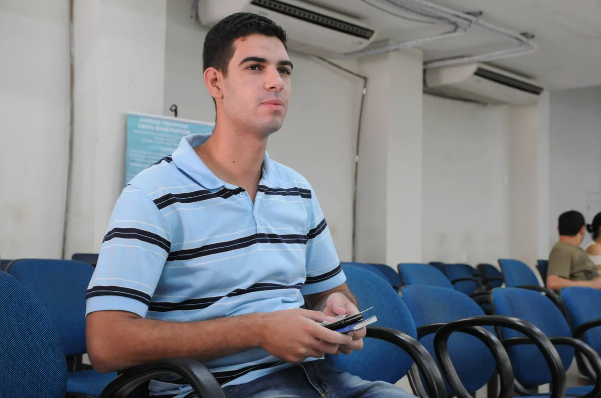 O ex-estoquista Gustavo Tinti fez curso de mecânica e procura uma vaga na área