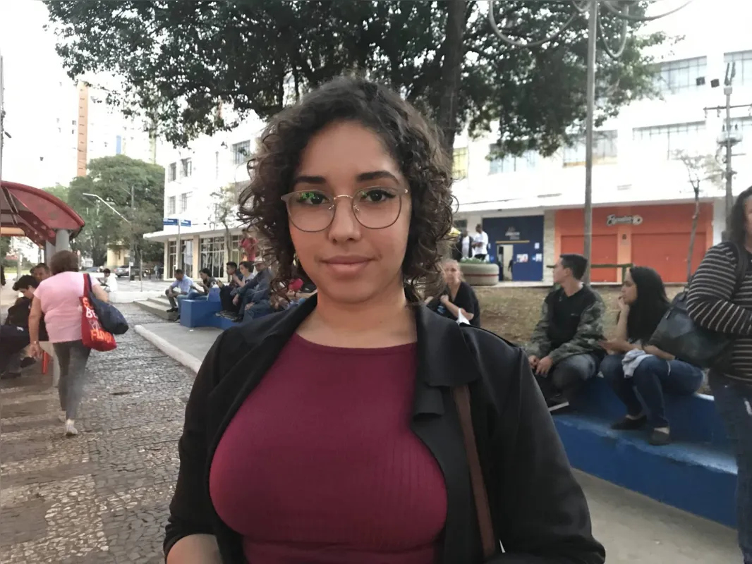Após ser vítima de assédio, Amanda Oliveira não volta mais sozinha para casa depois da aula