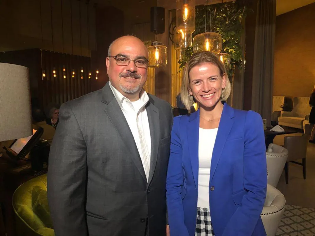 Mike Xenick, presidente do InvestAmerica, e Mila de Olano, coordenadora global de investimento