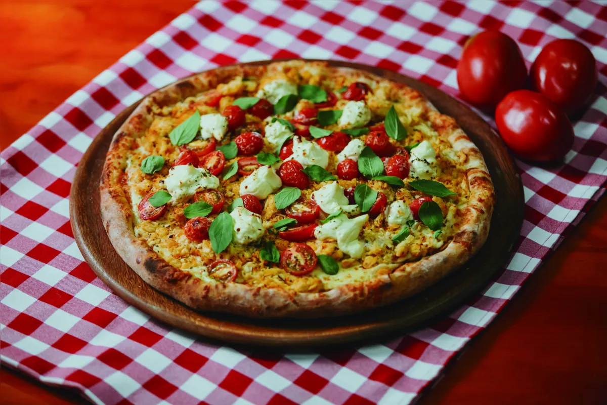 Pequena Londres: sabor da Torre di Pizza é feita com frango desfiado, cream cheese, manjericão e outros ingredientes