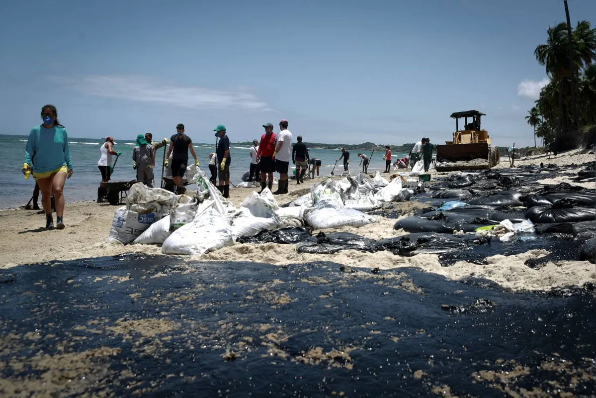 Cabo de Santo Agostinho é uma das praias atingidas em Pernambuco 