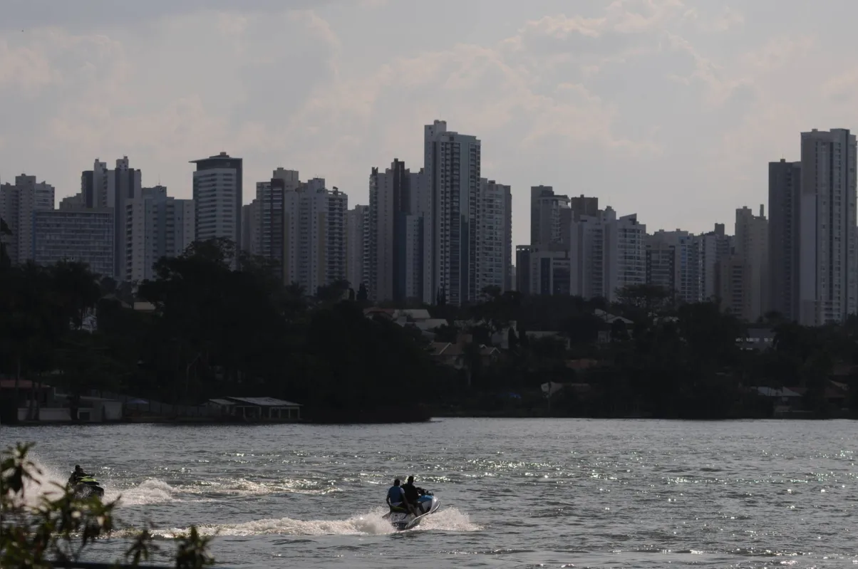Imagem ilustrativa da imagem Prefeito quer liberar Lago Igapó para empresa de pedalinhos e caiaques
